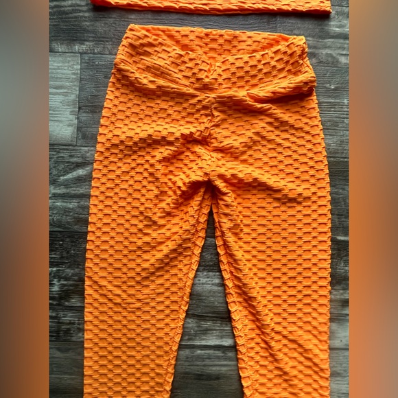 Honeycomb Scrunch Booty 3/4 length neon orange high rise leggings & tank top set - Picture 7 of 15